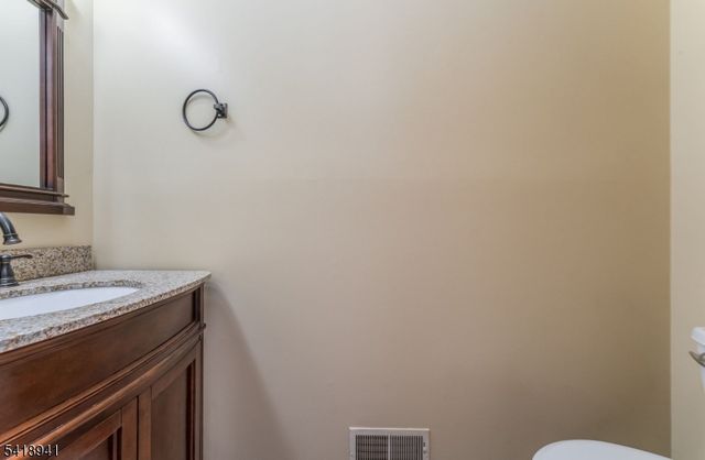 382 Hadleigh Ln, North Brunswick Twp., NJ 08902