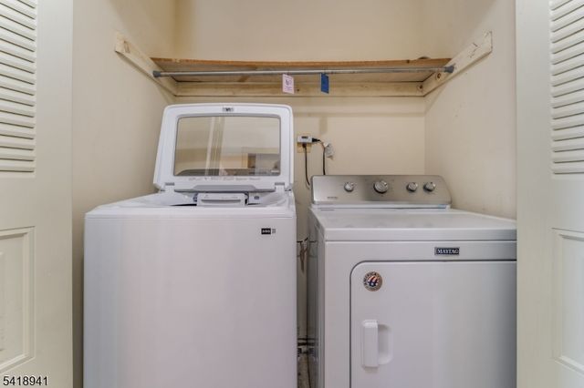 382 Hadleigh Ln, North Brunswick Twp., NJ 08902