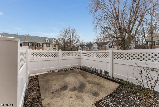 382 Hadleigh Ln, North Brunswick Twp., NJ 08902