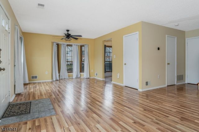 382 Hadleigh Ln, North Brunswick Twp., NJ 08902