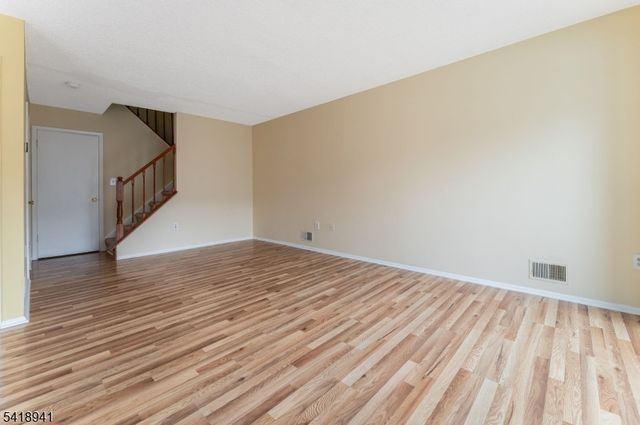 382 Hadleigh Ln, North Brunswick Twp., NJ 08902