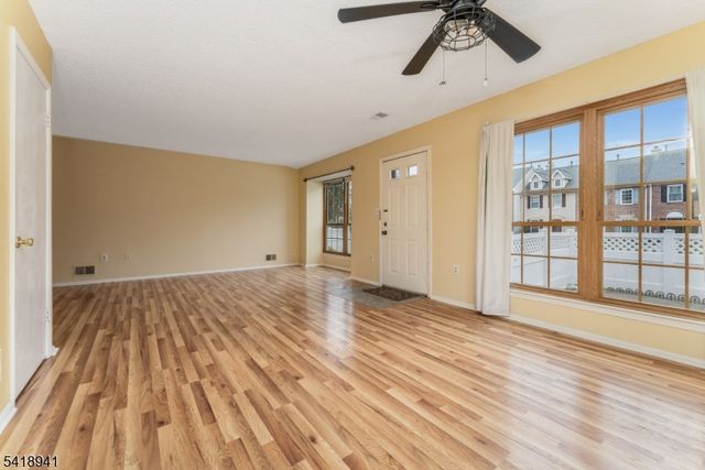 382 Hadleigh Ln, North Brunswick Twp., NJ 08902