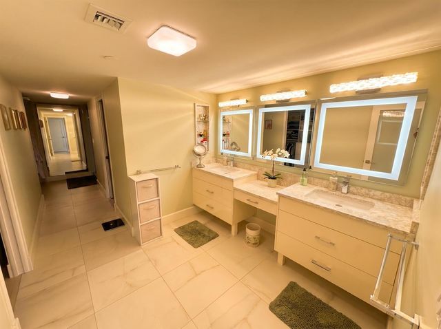 100 Lakeshore Drive T51, North Palm Beach, FL 33408