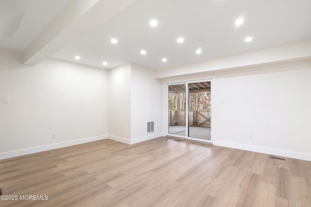 5 New Castle Court, Jackson, NJ 08527