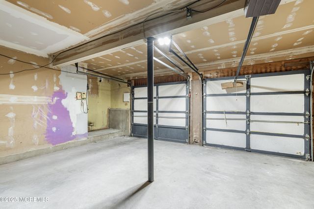 5 New Castle Court, Jackson, NJ 08527