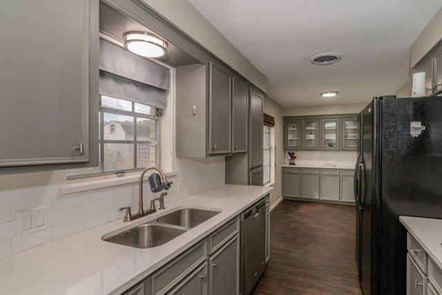 7555 Chelsea Place, Beaumont, TX 77706