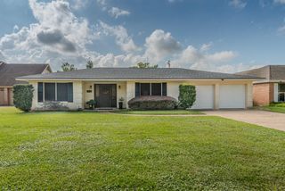 7555 Chelsea Place, Beaumont, TX 77706