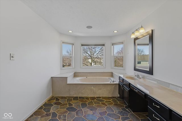 10816 Cody Lane, Fishers, IN 46037