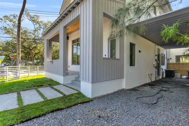 3204 Plaza St, Miami, FL 33133