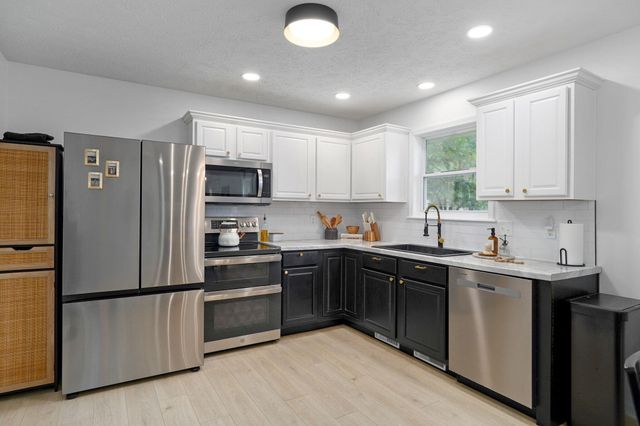 5702 N 13th Avenue, Ozark, MO 65721