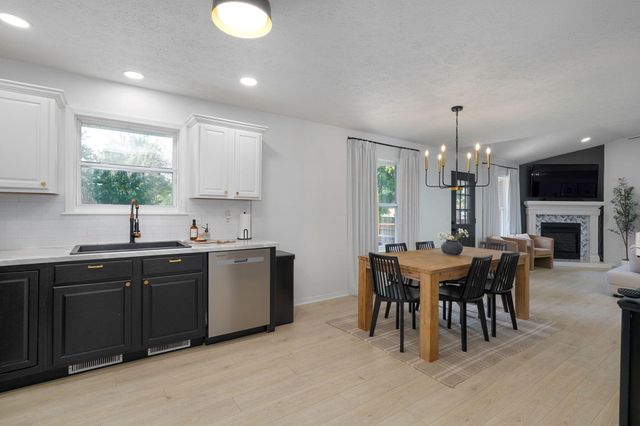 5702 N 13th Avenue, Ozark, MO 65721