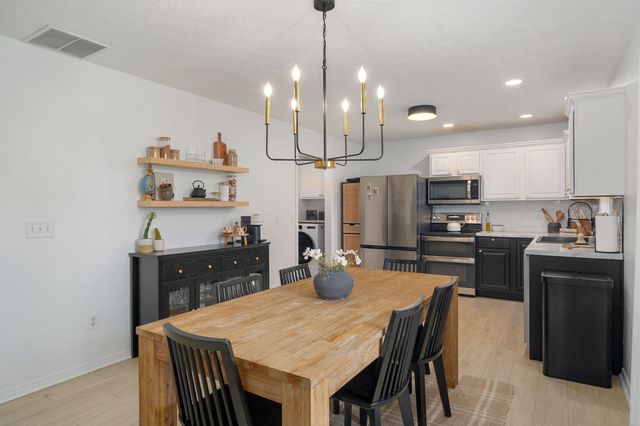 5702 N 13th Avenue, Ozark, MO 65721