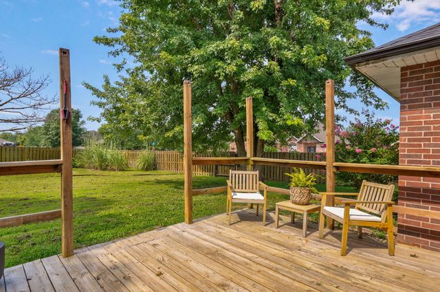 5702 N 13th Avenue, Ozark, MO 65721
