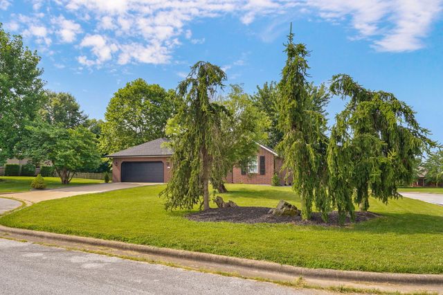 5702 N 13th Avenue, Ozark, MO 65721