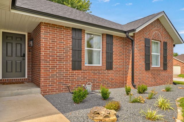 5702 N 13th Avenue, Ozark, MO 65721