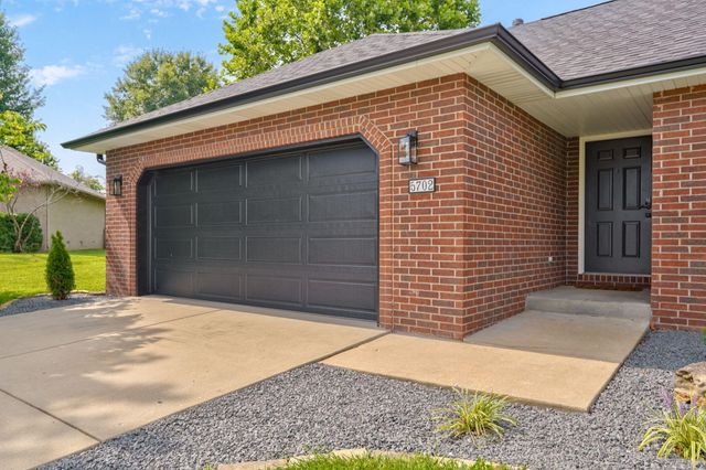 5702 N 13th Avenue, Ozark, MO 65721