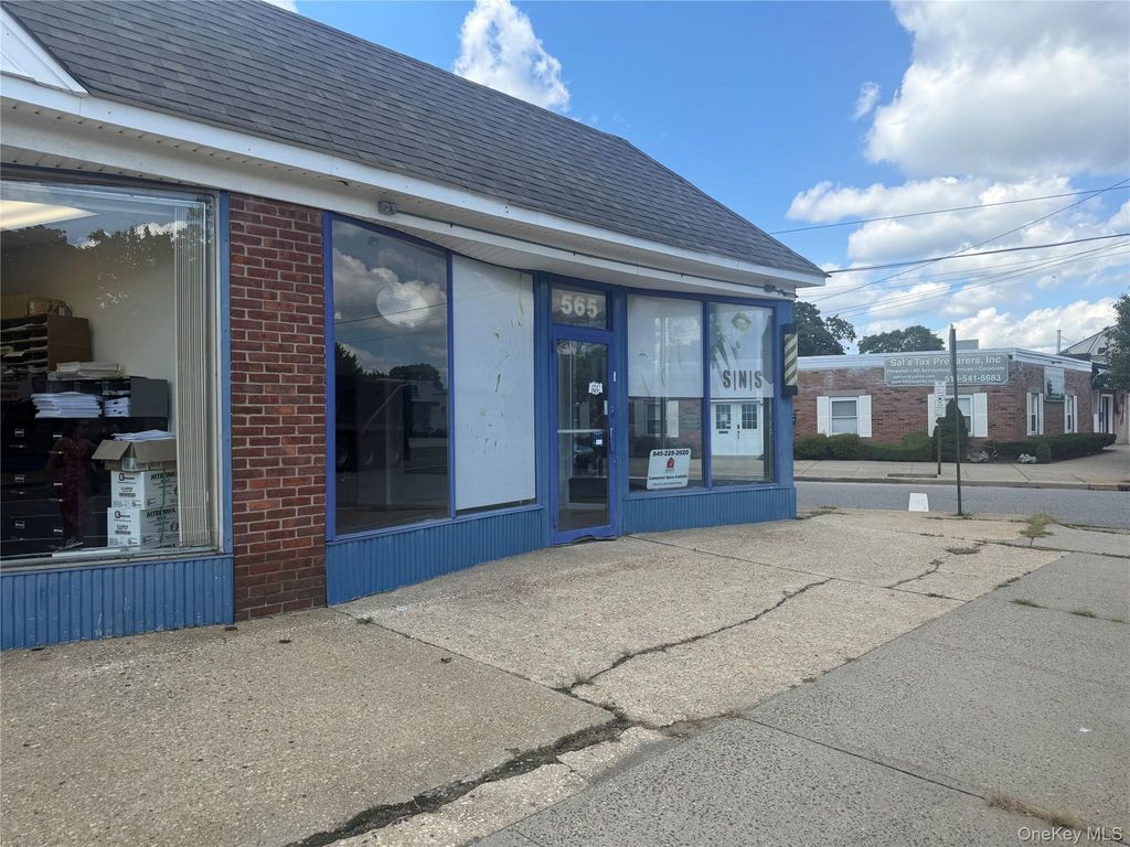 565 Broadway, Massapequa, NY 11758 — exterior