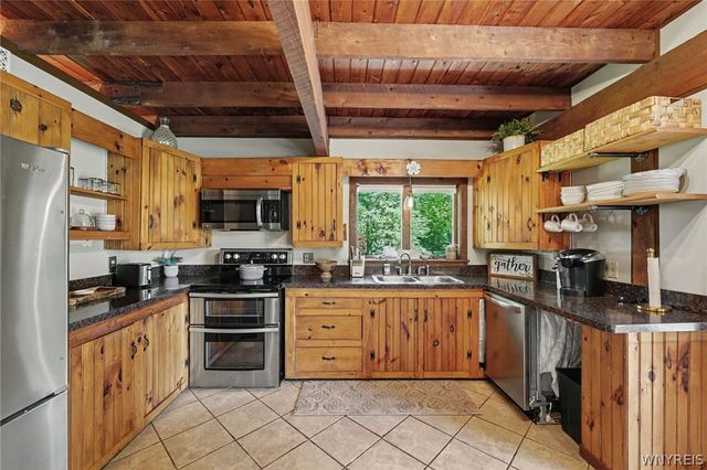 4445 East Lake Road, Wilson, NY 14172