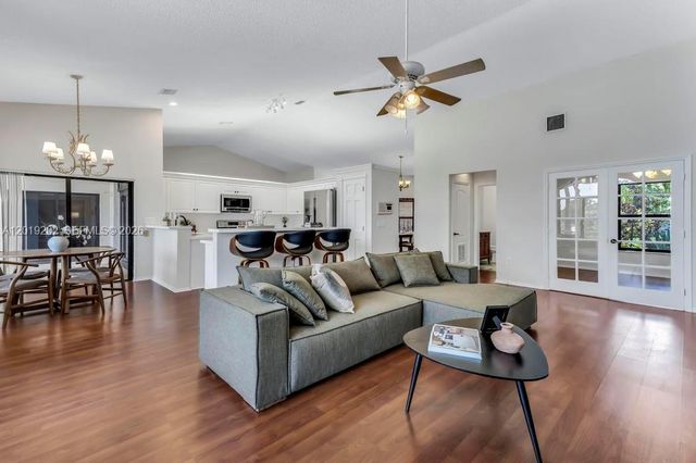 19831 NW 4th St, Pembroke Pines, FL 33029