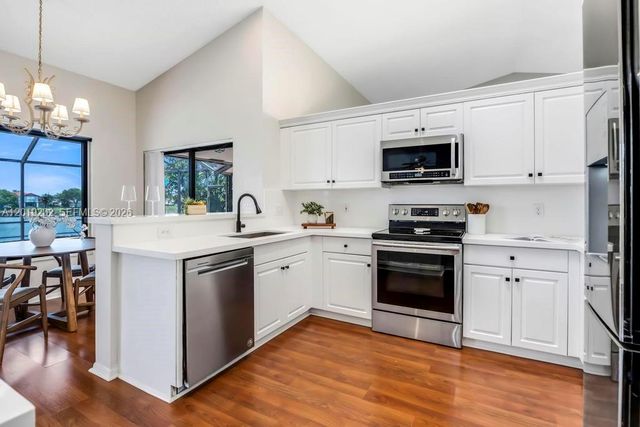 19831 NW 4th St, Pembroke Pines, FL 33029