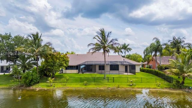19831 NW 4th St, Pembroke Pines, FL 33029