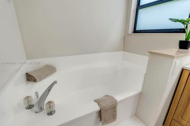 19831 NW 4th St, Pembroke Pines, FL 33029