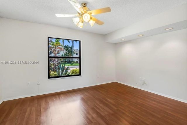 19831 NW 4th St, Pembroke Pines, FL 33029