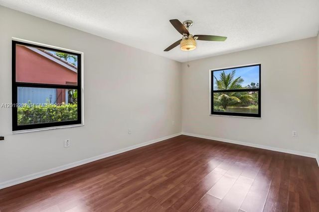 19831 NW 4th St, Pembroke Pines, FL 33029