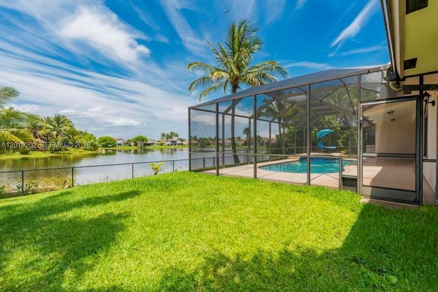 19831 NW 4th St, Pembroke Pines, FL 33029