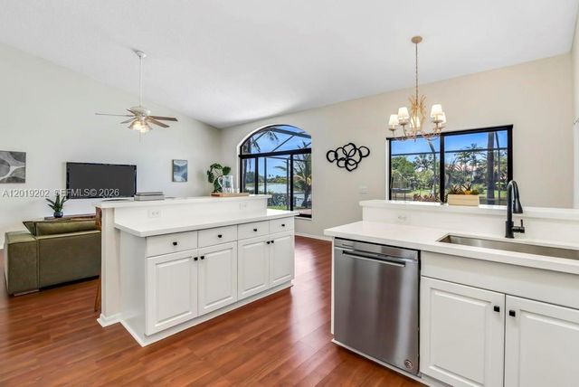 19831 NW 4th St, Pembroke Pines, FL 33029