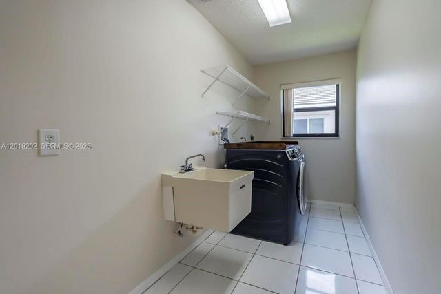 19831 NW 4th St, Pembroke Pines, FL 33029