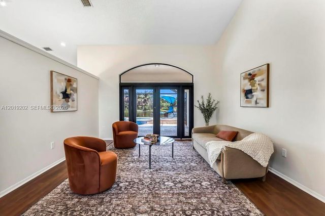 19831 NW 4th St, Pembroke Pines, FL 33029