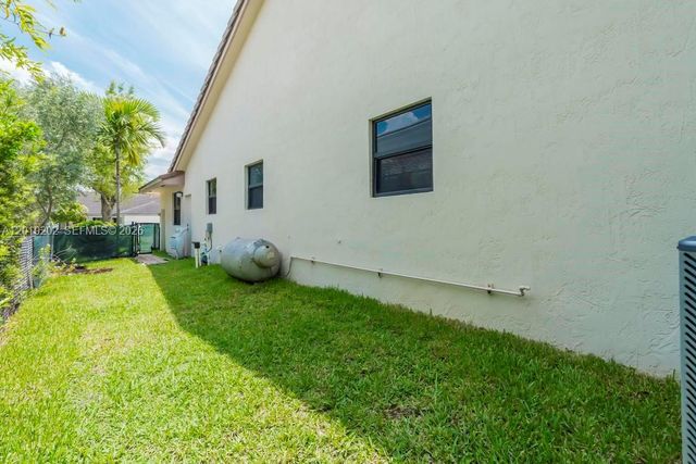 19831 NW 4th St, Pembroke Pines, FL 33029