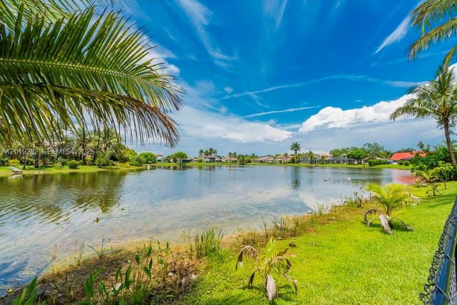 19831 NW 4th St, Pembroke Pines, FL 33029