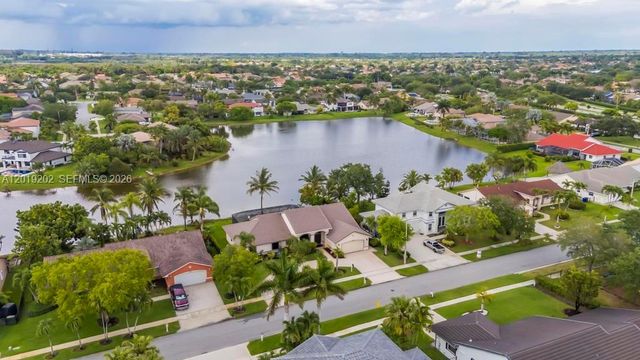 19831 NW 4th St, Pembroke Pines, FL 33029