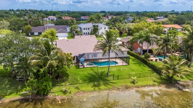 19831 NW 4th St, Pembroke Pines, FL 33029