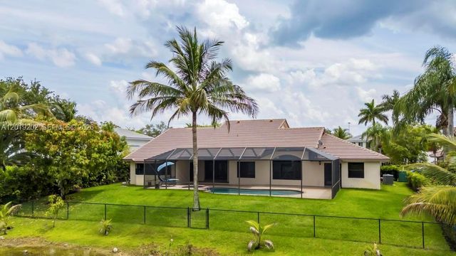19831 NW 4th St, Pembroke Pines, FL 33029