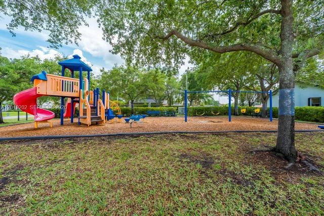 19831 NW 4th St, Pembroke Pines, FL 33029