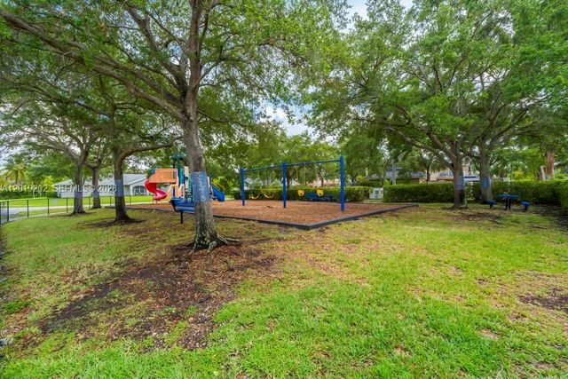 19831 NW 4th St, Pembroke Pines, FL 33029