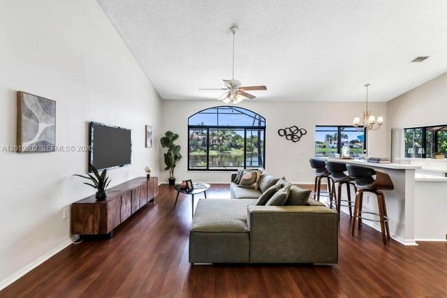 19831 NW 4th St, Pembroke Pines, FL 33029