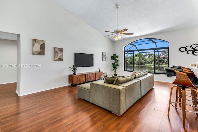 19831 NW 4th St, Pembroke Pines, FL 33029