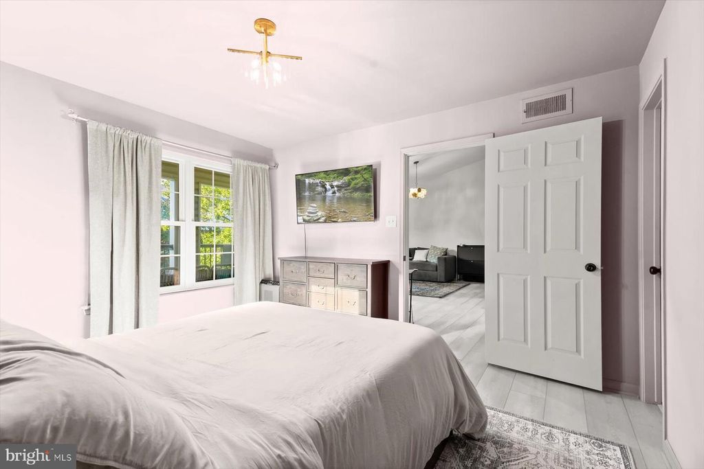 3308 WYNDHAM CIR #323, Alexandria, VA 22302