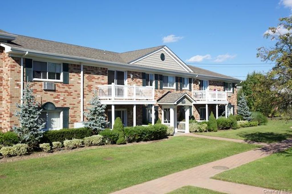 200 Lakeland Avenue C-2, Sayville, NY 11782