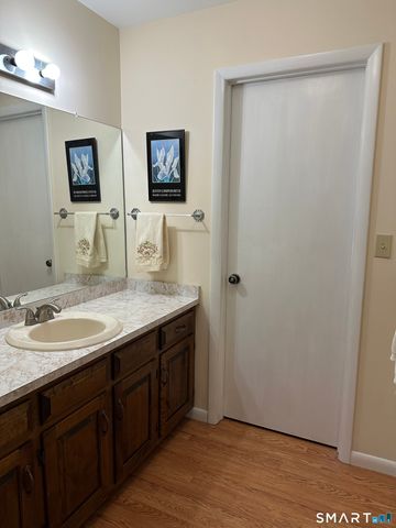 162 Pheasant Ridge 162, Shelton, CT 06484