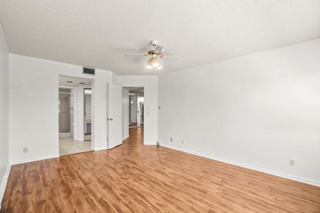 1200 SW 130th Avenue 402g, Pembroke Pines, FL 33027
