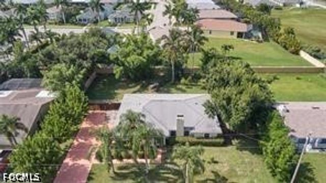 140 SE 8th ST, Cape Coral, FL 33990