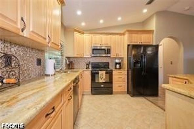 140 SE 8th ST, Cape Coral, FL 33990