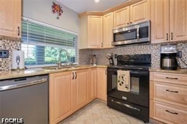 140 SE 8th ST, Cape Coral, FL 33990