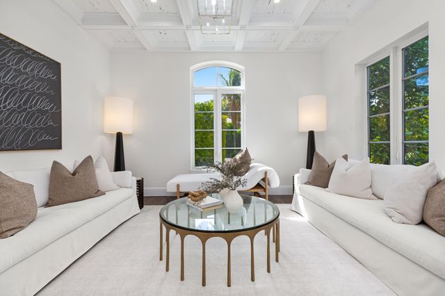 125 Via Vizcaya, Palm Beach, FL 33480