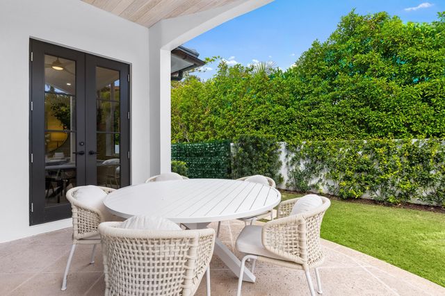 125 Via Vizcaya, Palm Beach, FL 33480